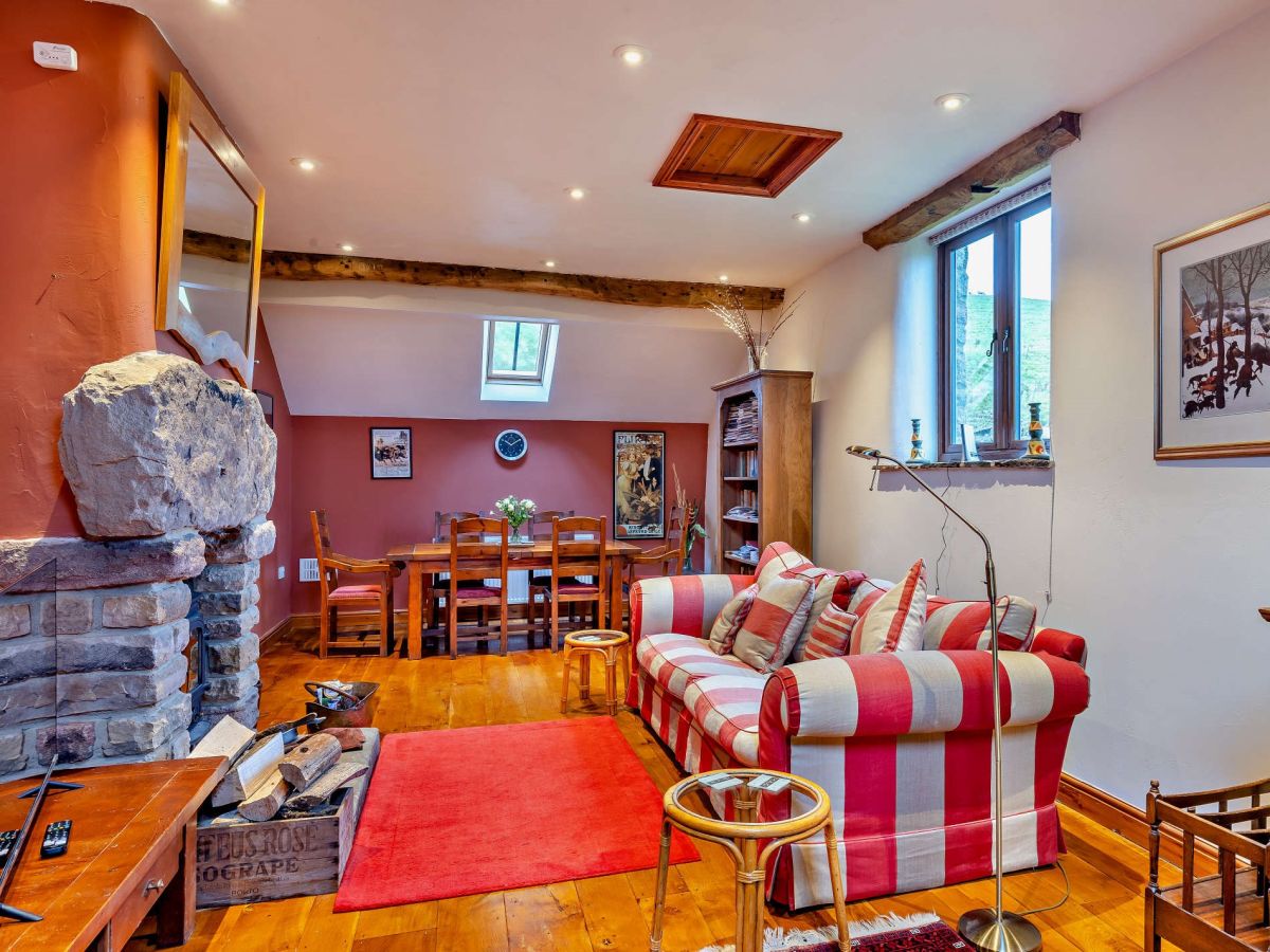 Combs Barn, listing photograph 3