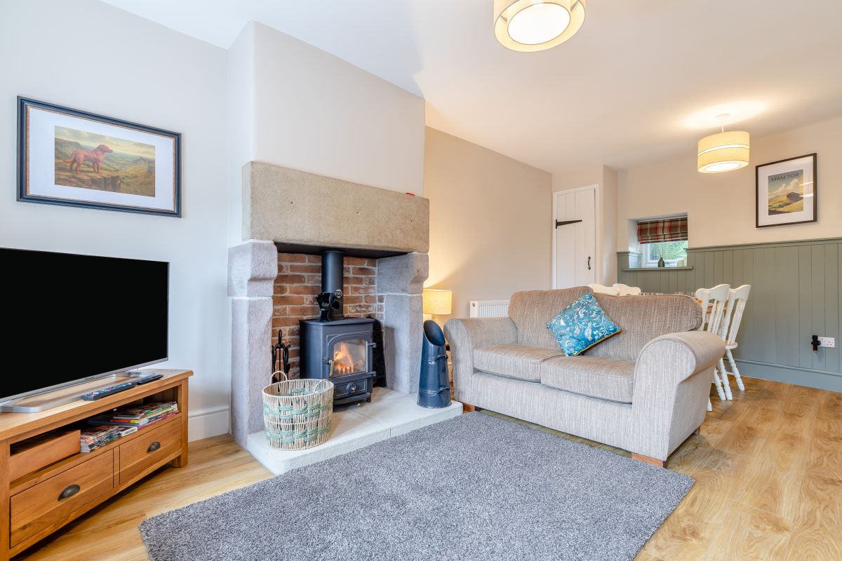 Wisteria Cottage - Eyam, listing photograph 3