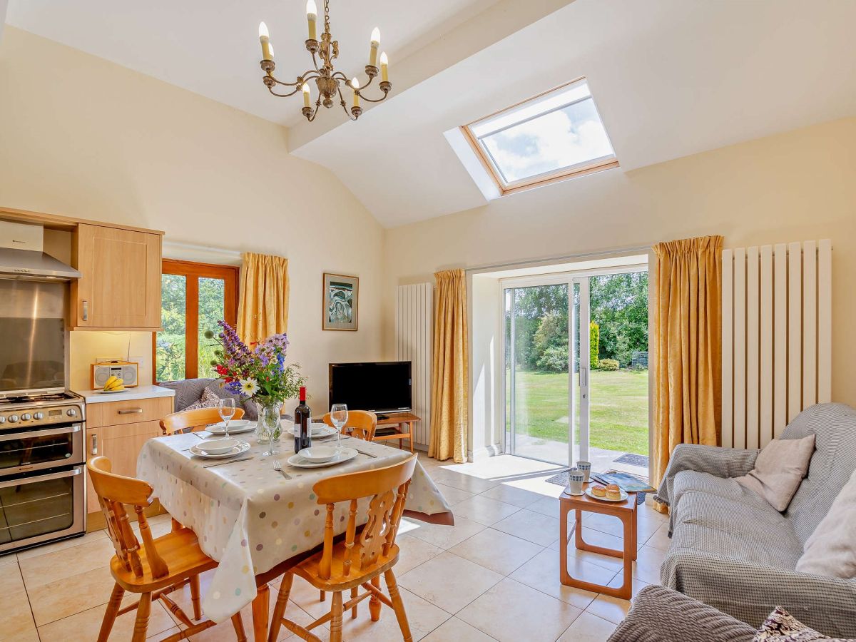 Glyn Bach Farm Cottage, listing photograph 3