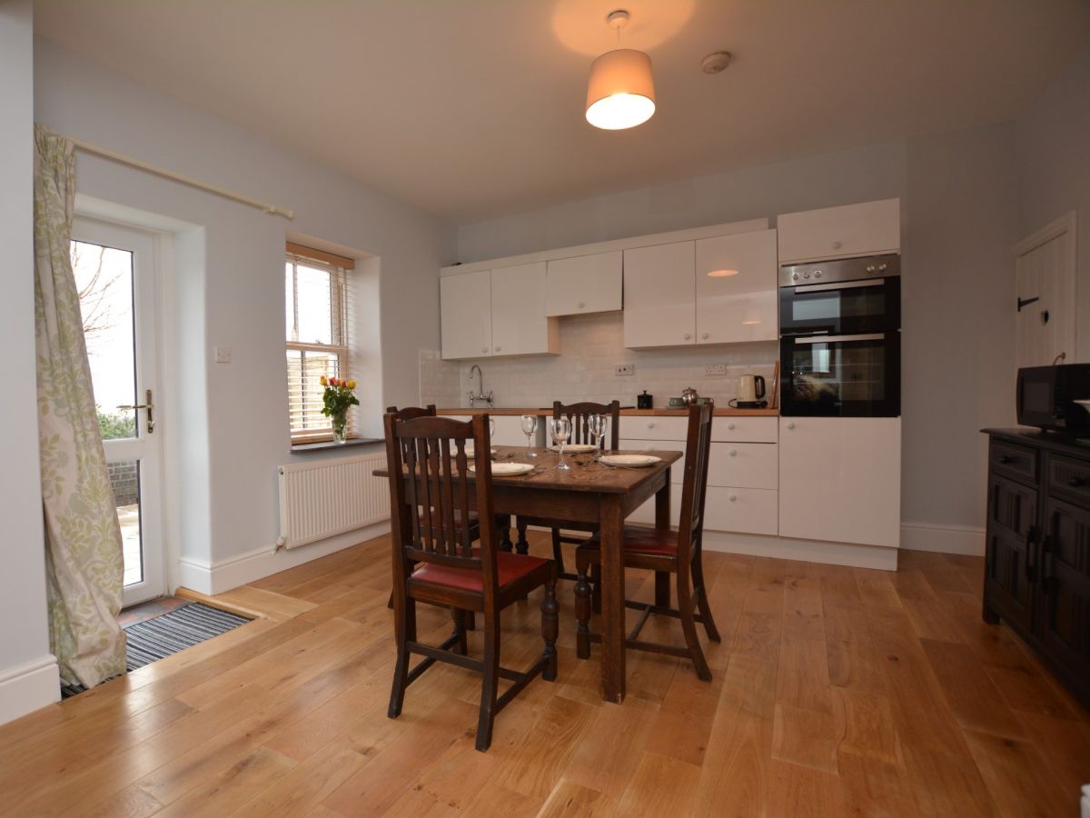 Werdnas Cottage, listing photograph 4