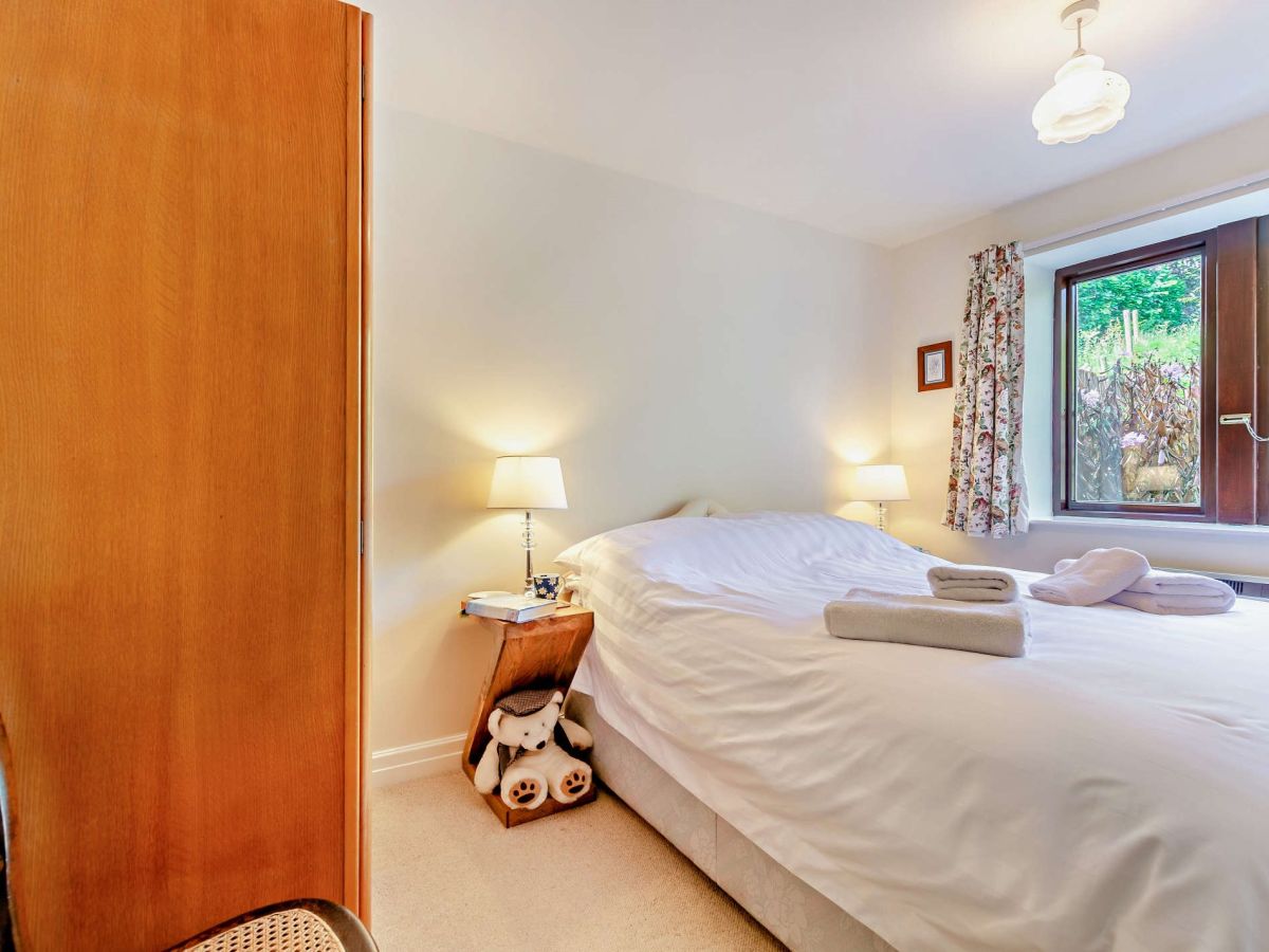 Pine Cottage, listing photograph 8