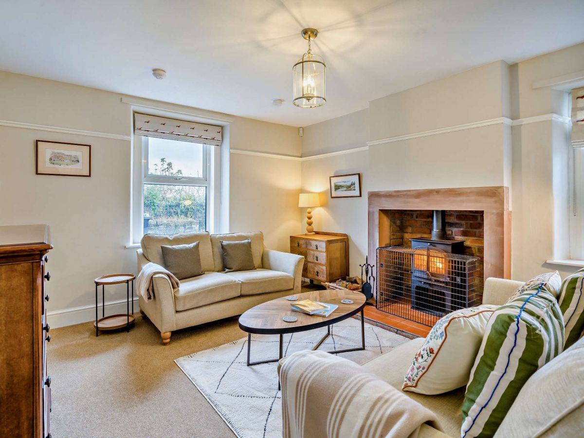 Castle Hill Cottage, listing photograph 3