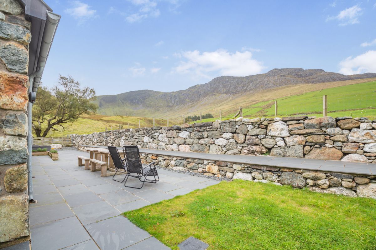 Cwm Cynllwyd Farmhouse