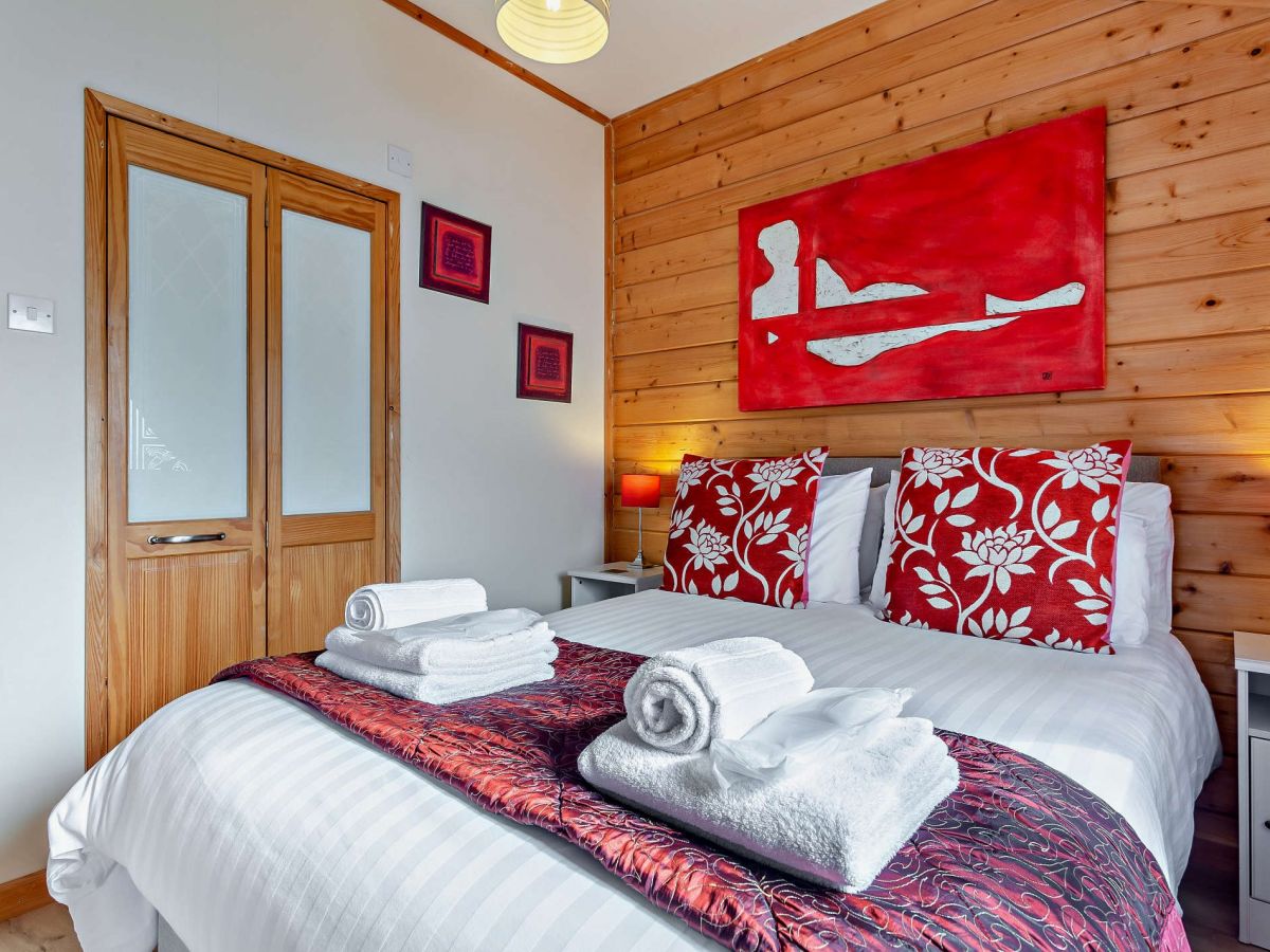 Loch Earn Milestone Cabin, listing photograph 12