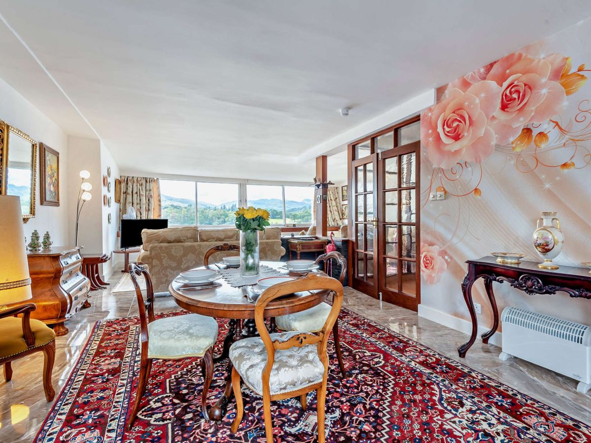 Lakeshore Penthouse, listing photograph 11