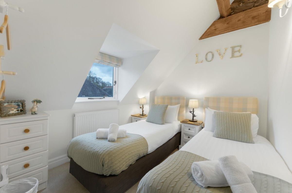 Duckling Cottage, listing photograph 4