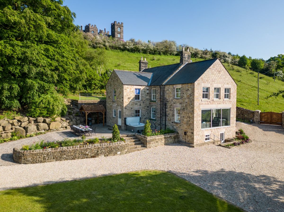 Riber House, listing photograph 12