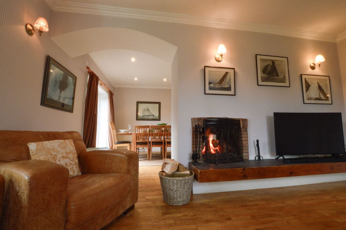 Cologin Farmhouse, listing photograph 8