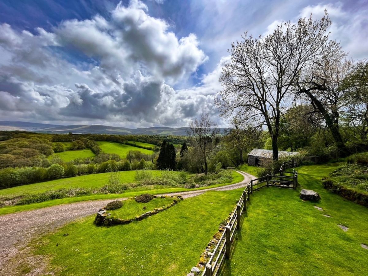 Llwyn-y-neuadd, listing photograph 2