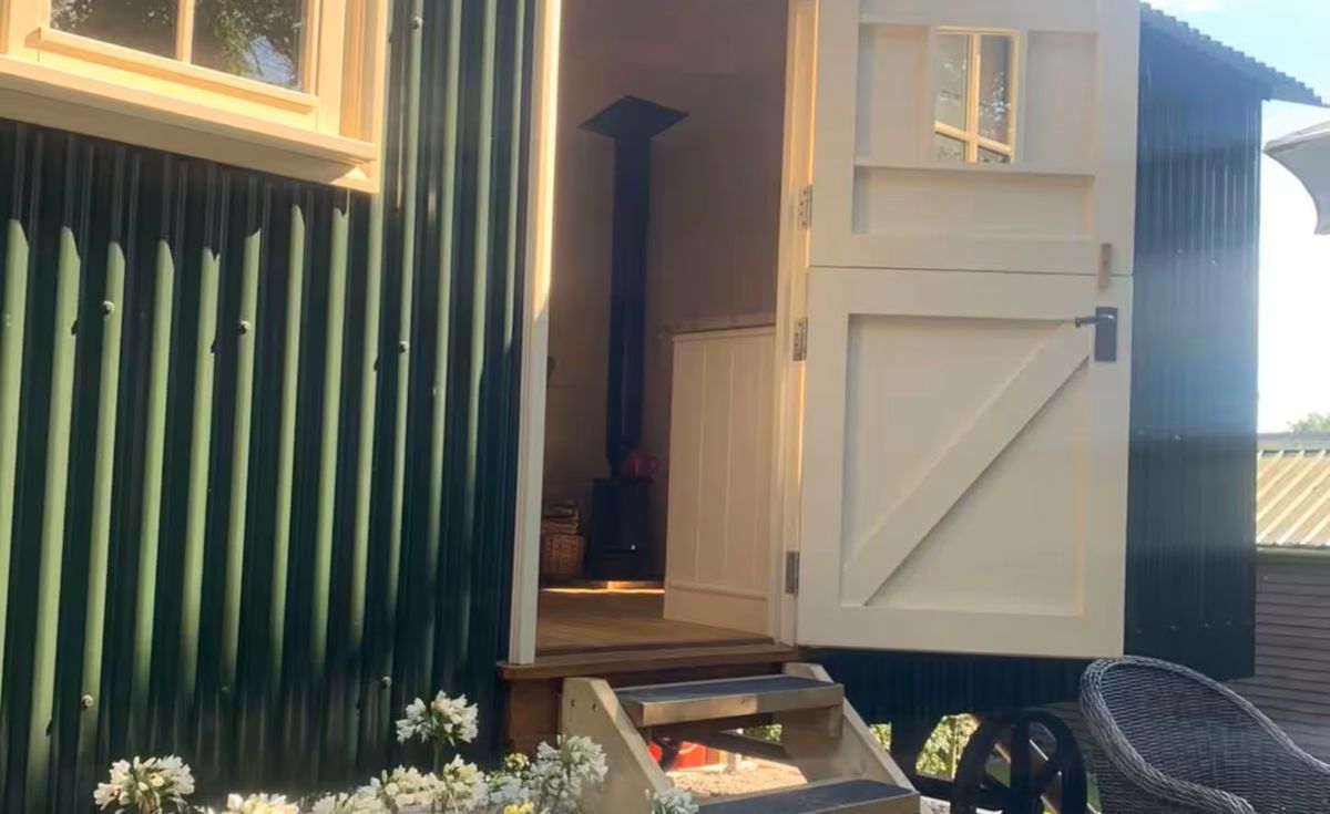 Spring House Shepherd's Hut, listing photograph 9