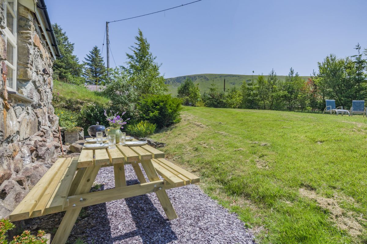 Cosy Mountain Farmhouse, listing photograph 4