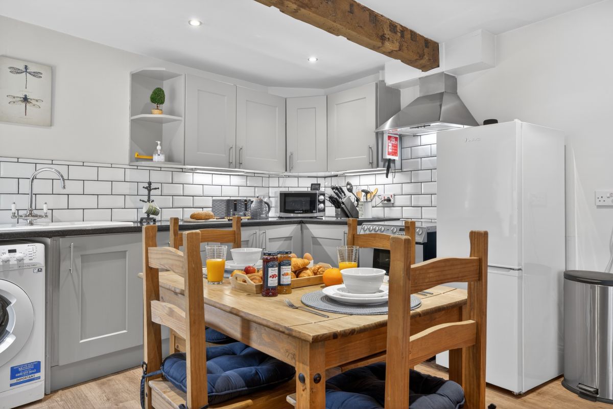Cartwheel Cottage, listing photograph 3