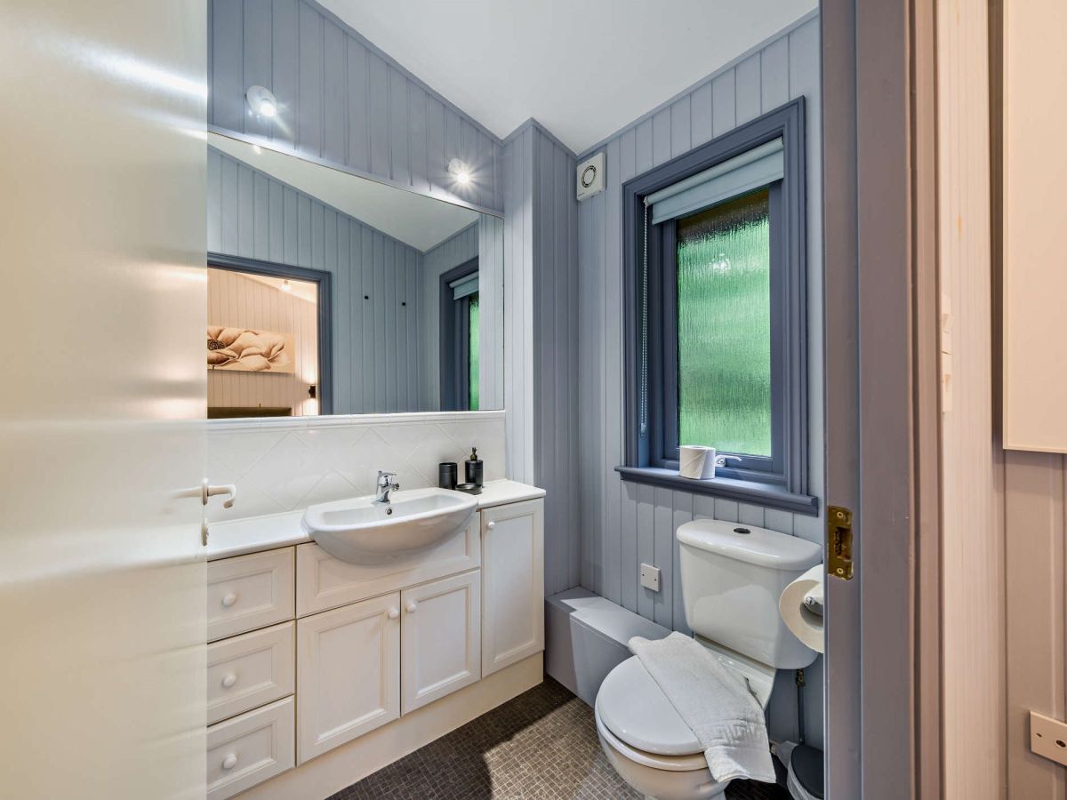 Silverwood Lodge, listing photograph 11