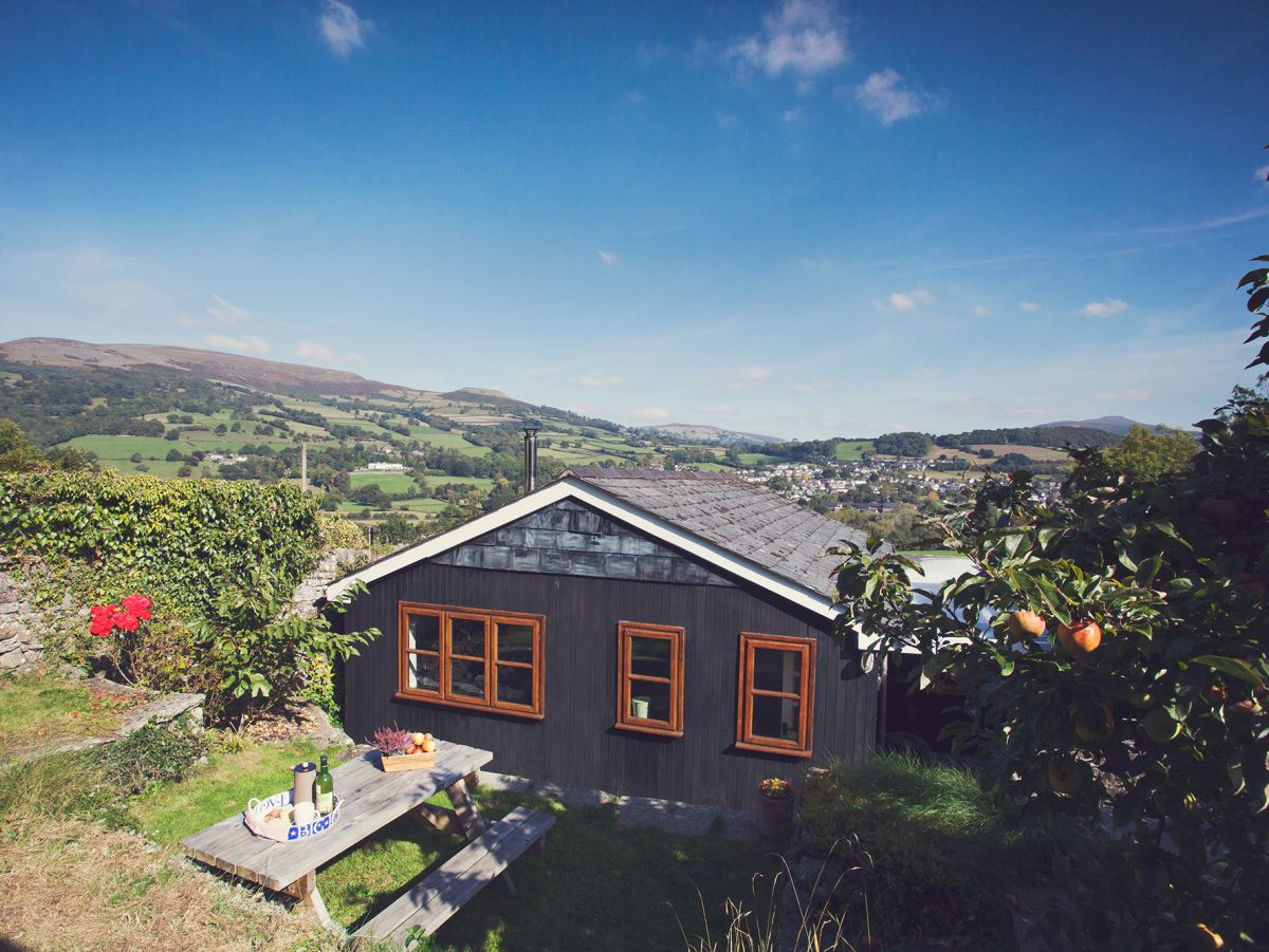Canal Boat Cottage