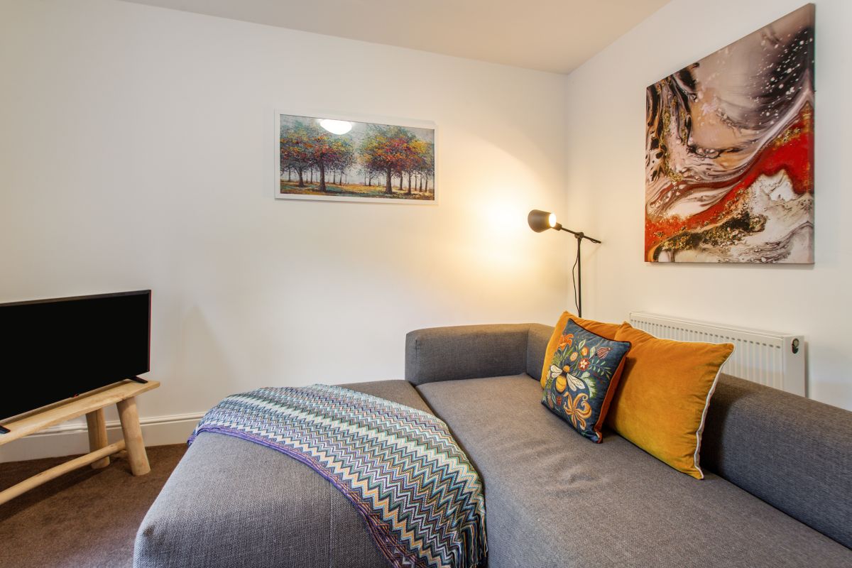 Fairy Glen Apt Three, listing photograph 9