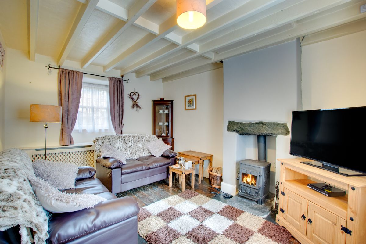 Ty Newydd, listing photograph 2