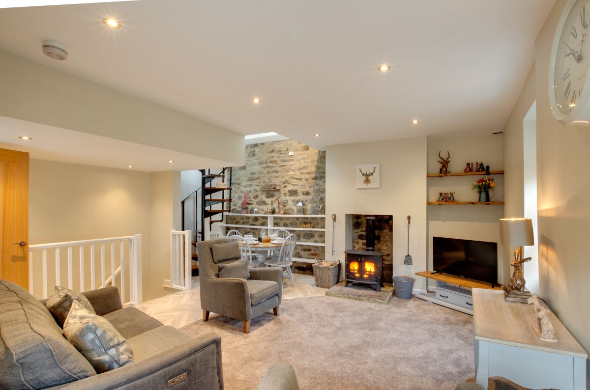 Eta Cottage, listing photograph 2