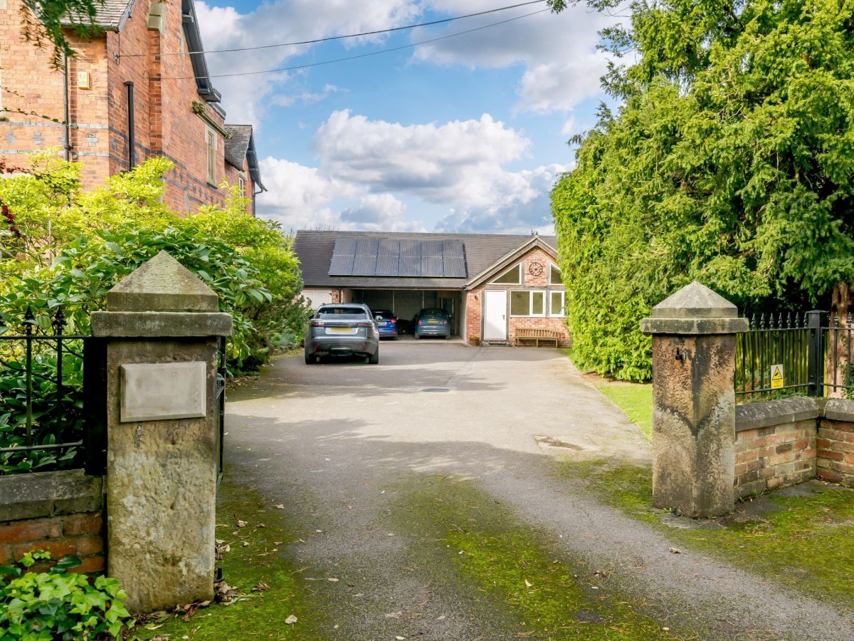 The Carriage House - Peak, listing photograph 3