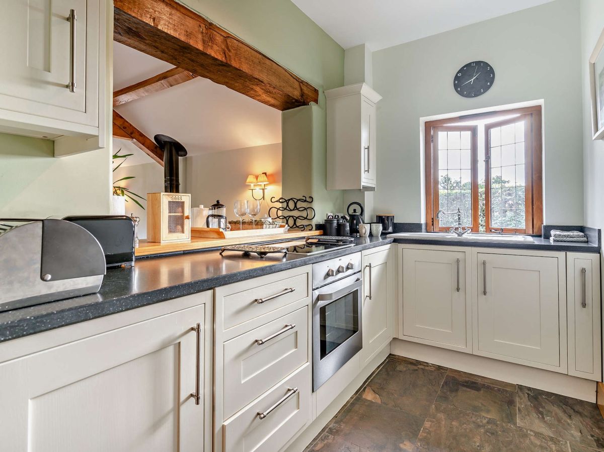 Holly Lodge - Bettws Newydd, listing photograph 11