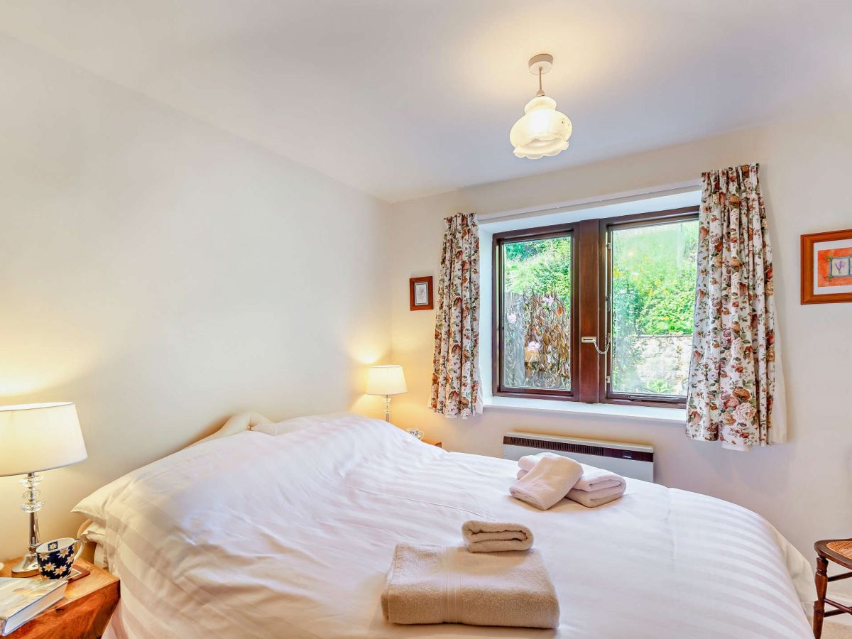 Pine Cottage, listing photograph 9