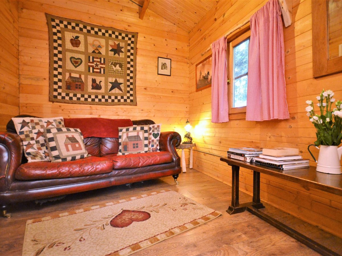 Frontier Cabin, listing photograph 6