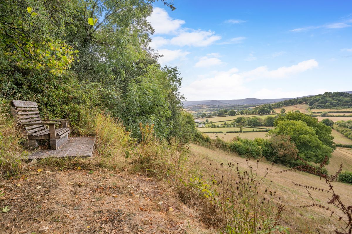 Hillside Meadow, listing photograph 4