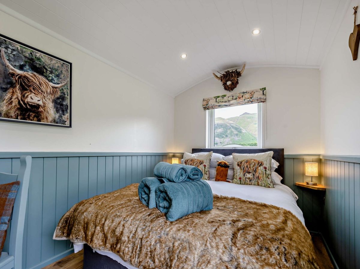 The Highland Hideaway Shepherd Hut, listing photograph 8