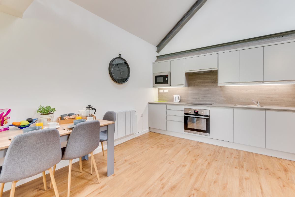 Little House, listing photograph 6