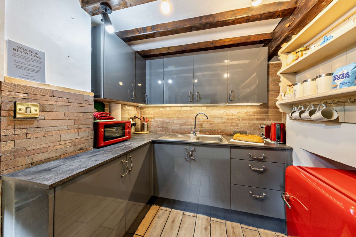 Cascades Cottage, listing photograph 8