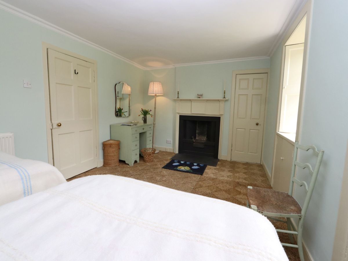 Square Cottage - Airlie, listing photograph 9