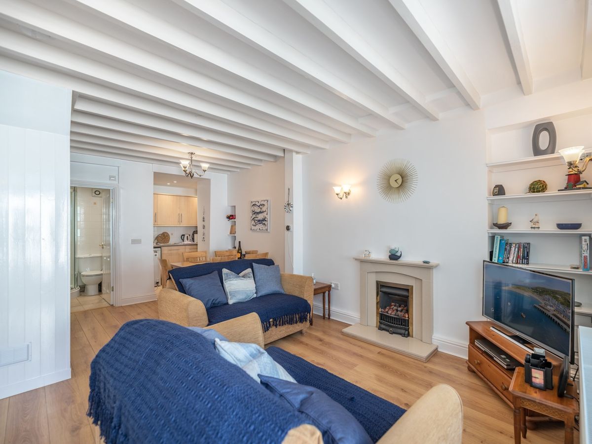 May Cottage - Aberdovey, listing photograph 2