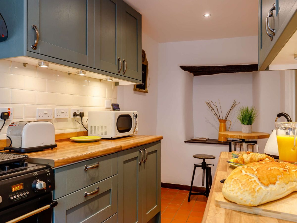 Tudor Cottage, listing photograph 3