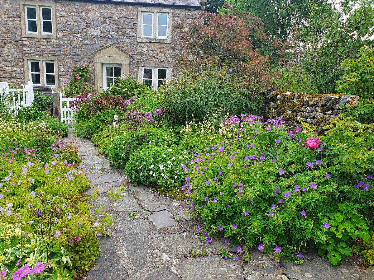 Lark Rise Cottage, listing photograph 9