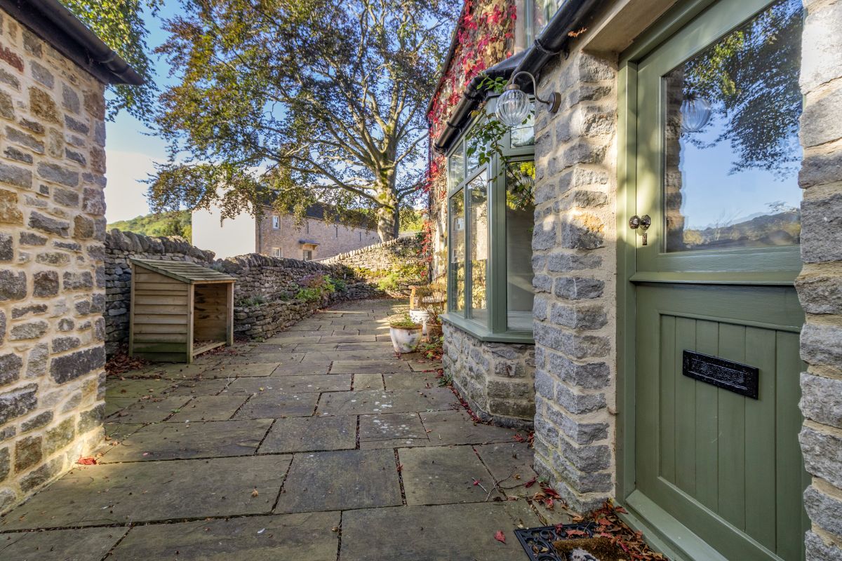 Holmlea - Calver, listing photograph 2