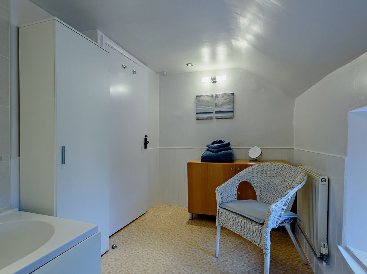 Chapel Cottage - Peak, listing photograph 12