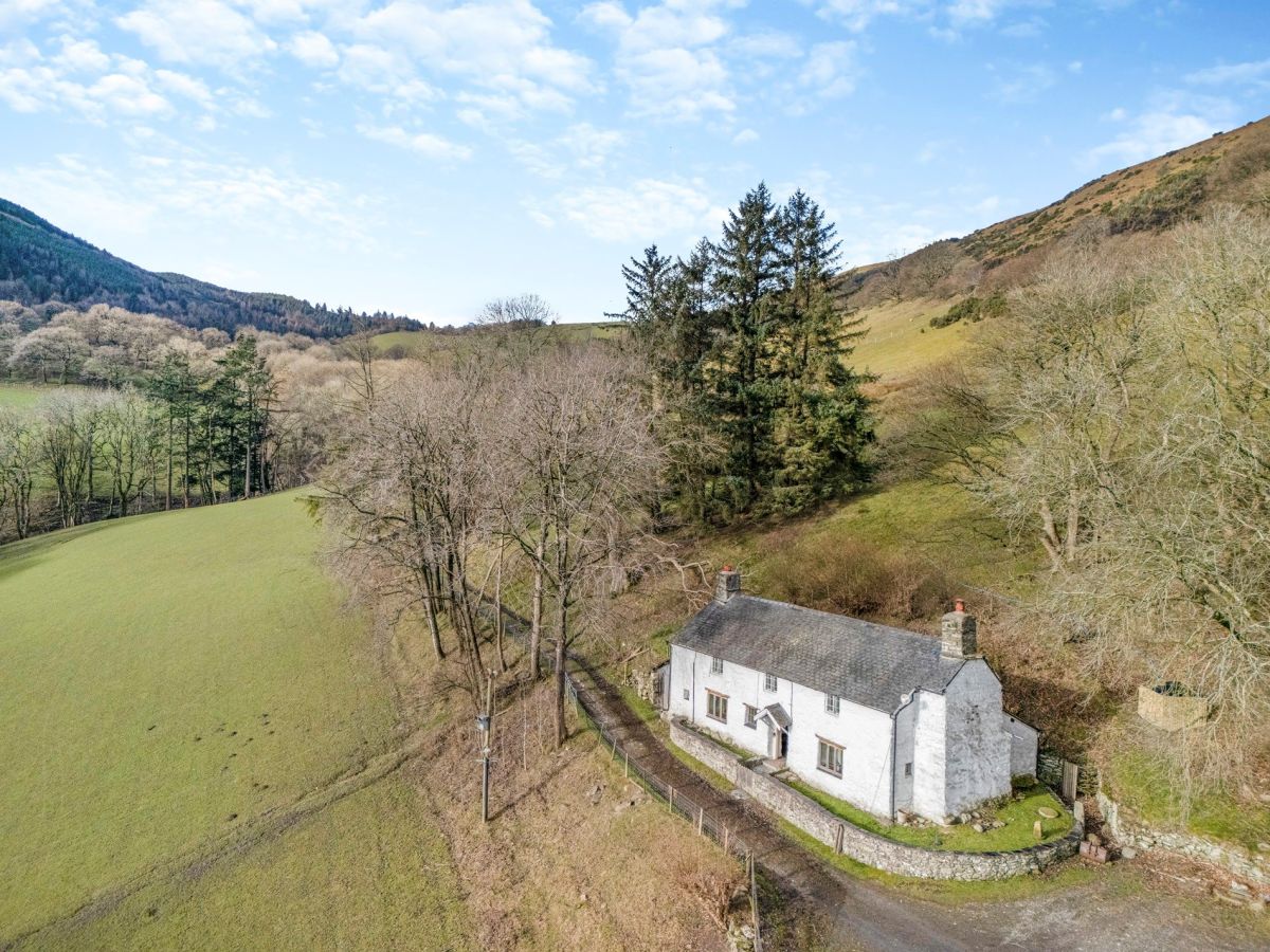 Tanat Valley Cottage, listing photograph 3