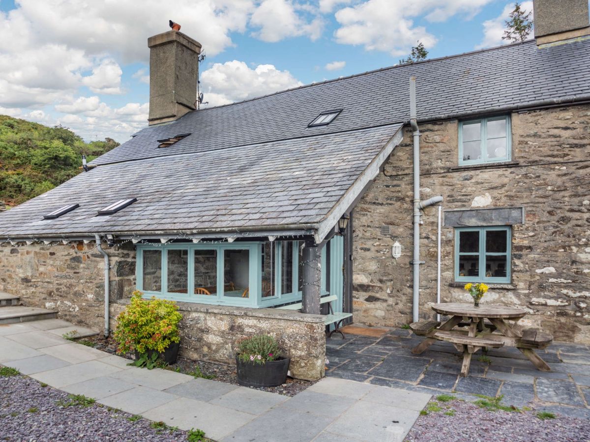 Medieval Farmhouse, listing photograph 2