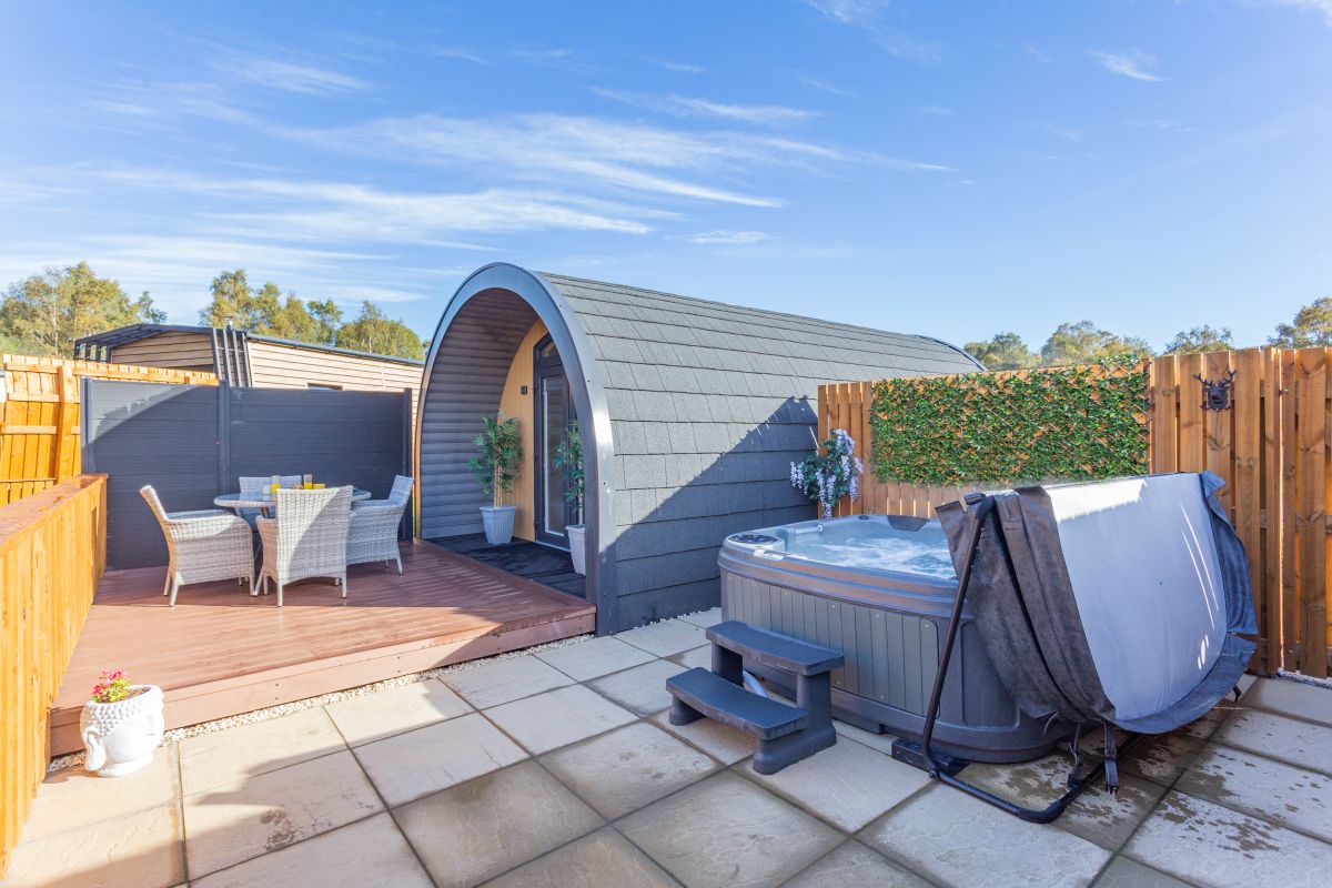 Hot Tub Hideaway 4, listing photograph 11