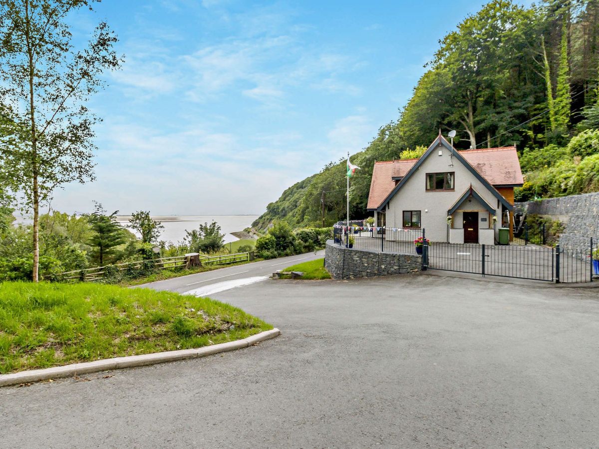 The Lodge - Aberdovey, listing photograph 2