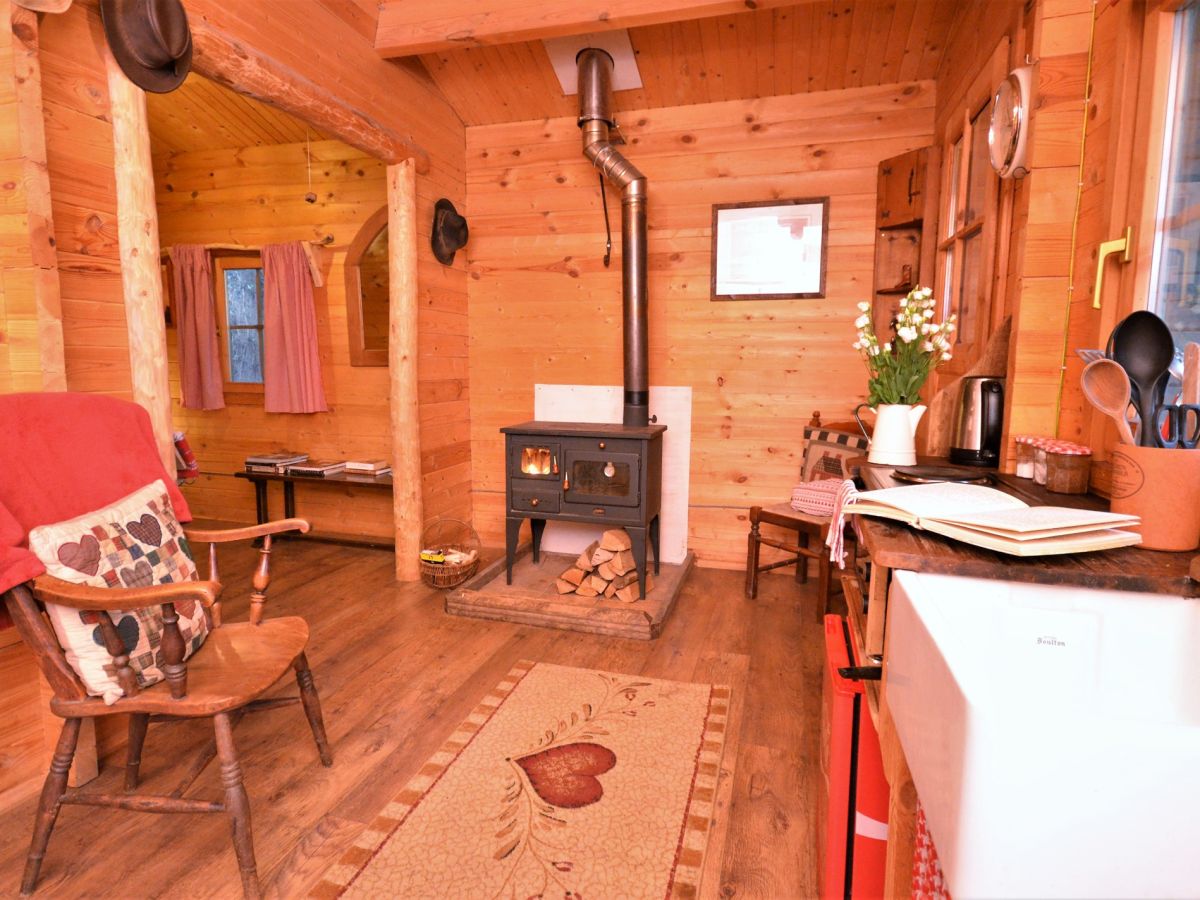 Frontier Cabin, listing photograph 7