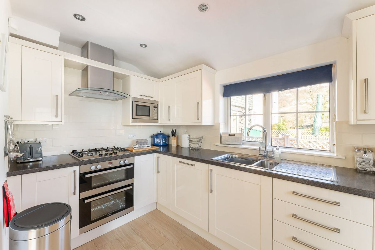 1 Borrans Park House, listing photograph 10