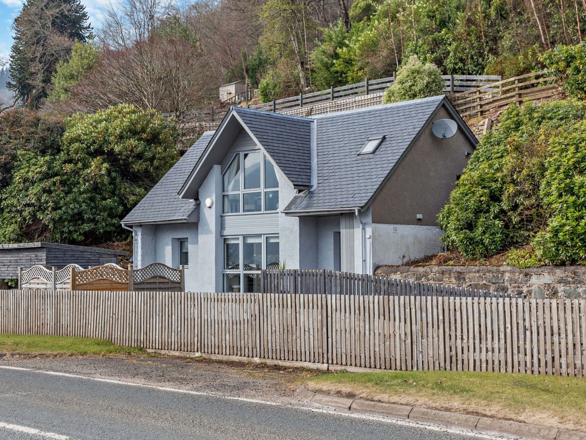 Loch Earn Milestone Lodge, listing photograph 3