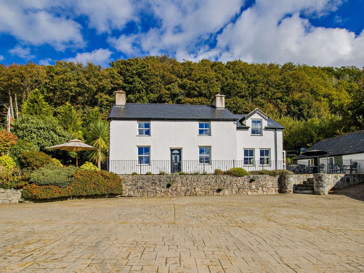50 Acre House, listing photograph 2