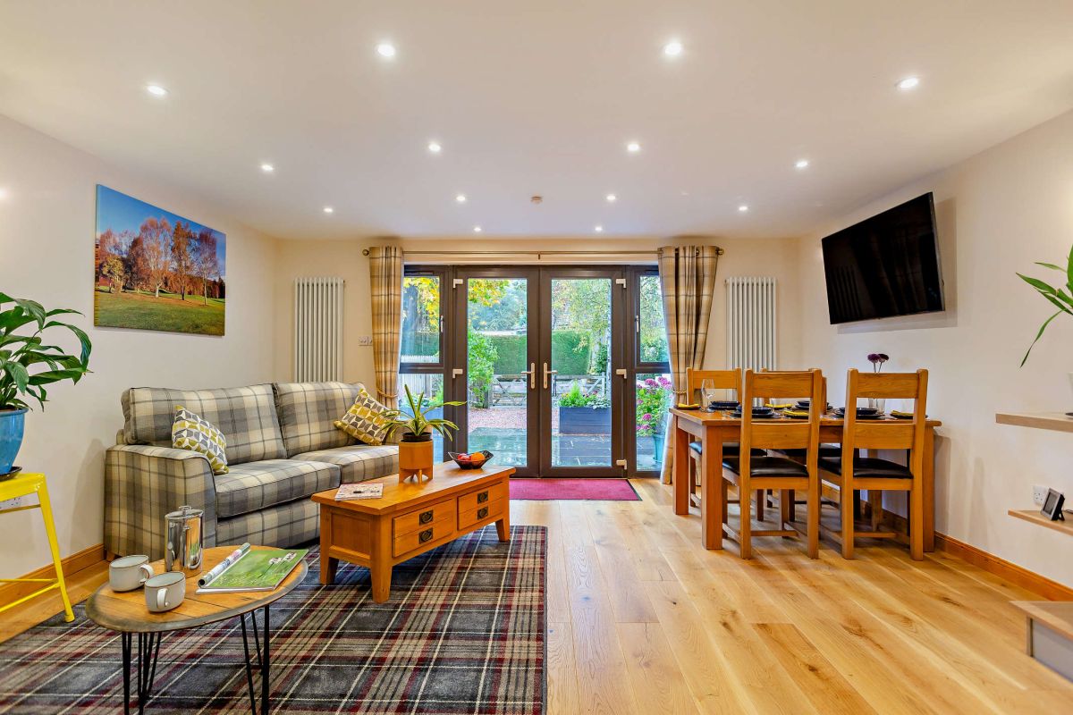 Highfield Lodge, listing photograph 2