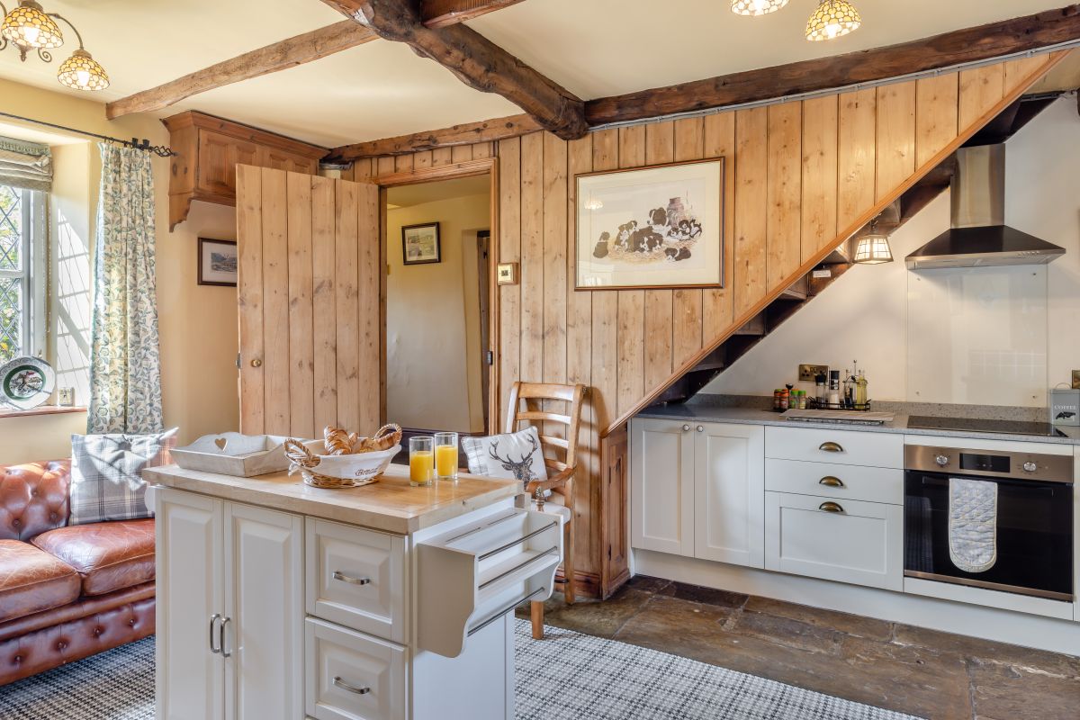 Sweet Knoll Farmhouse, listing photograph 4