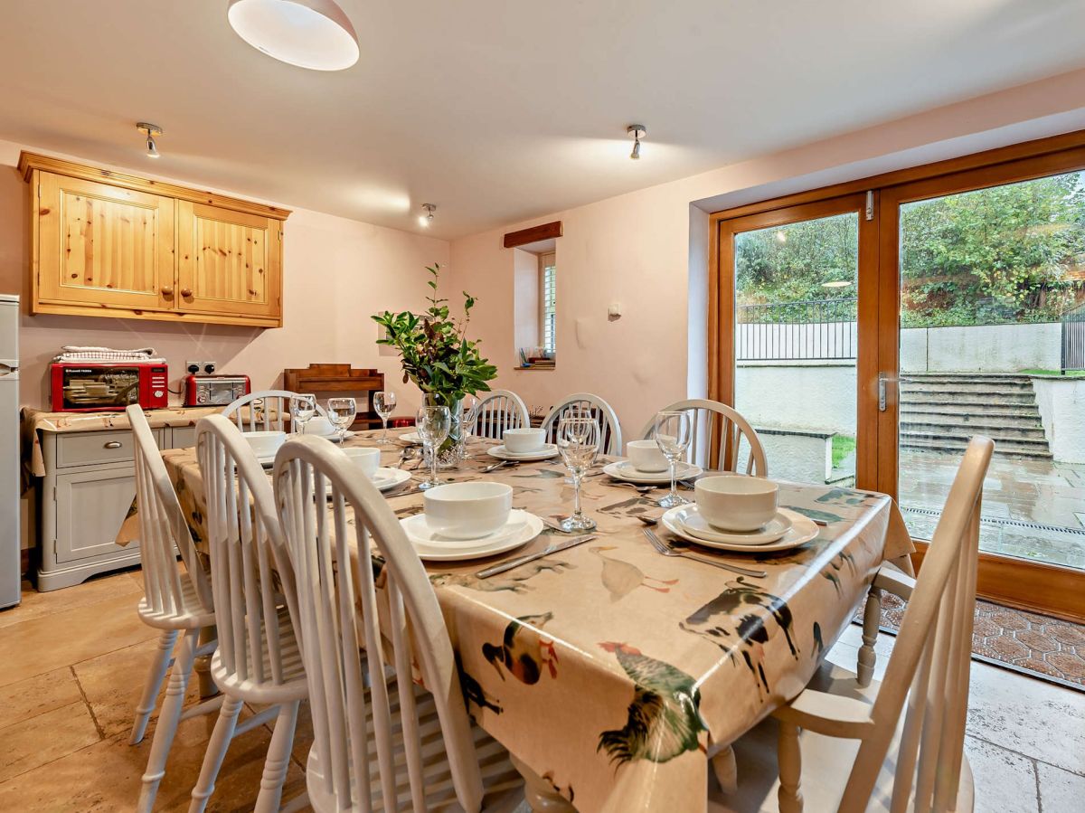Rhiannydd's Barn, listing photograph 6