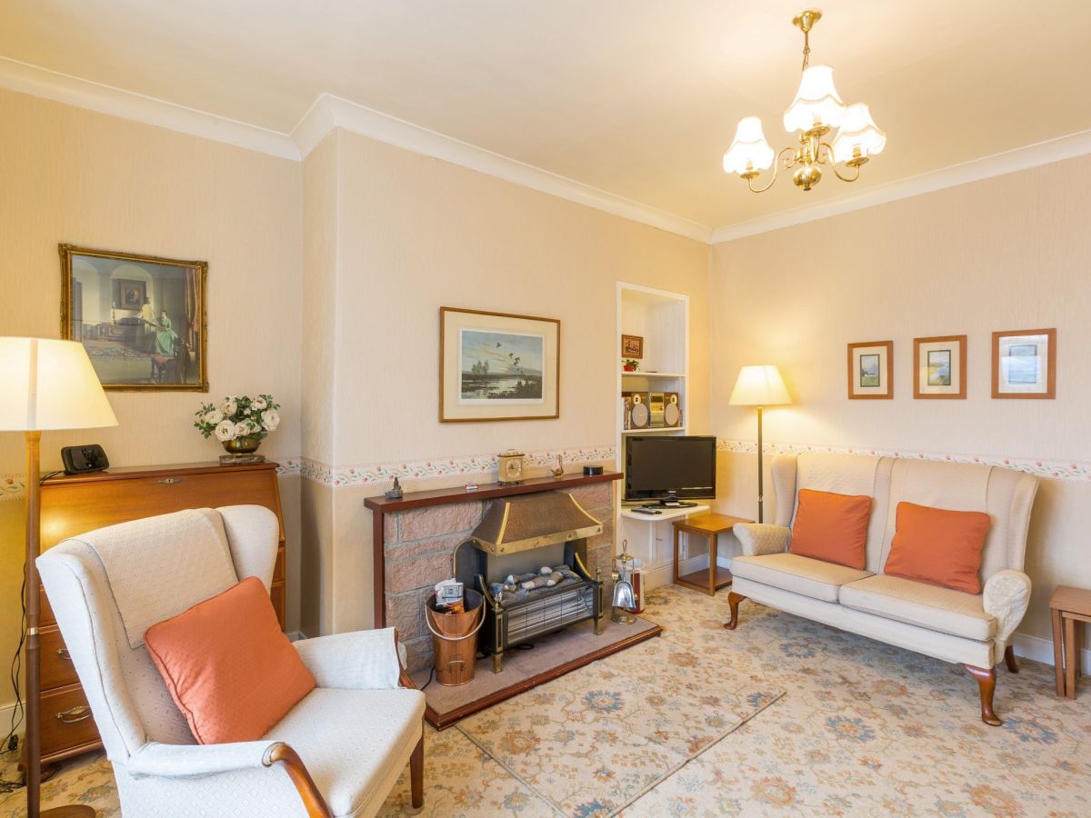 4 Viewbank Gardens, listing photograph 5