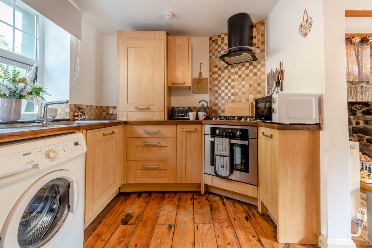 Smokey's Cottage, listing photograph 6