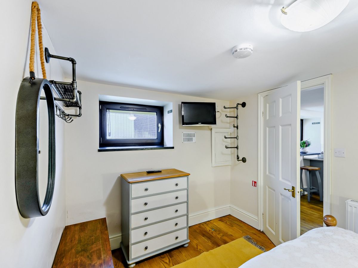 Aarons Place, listing photograph 6