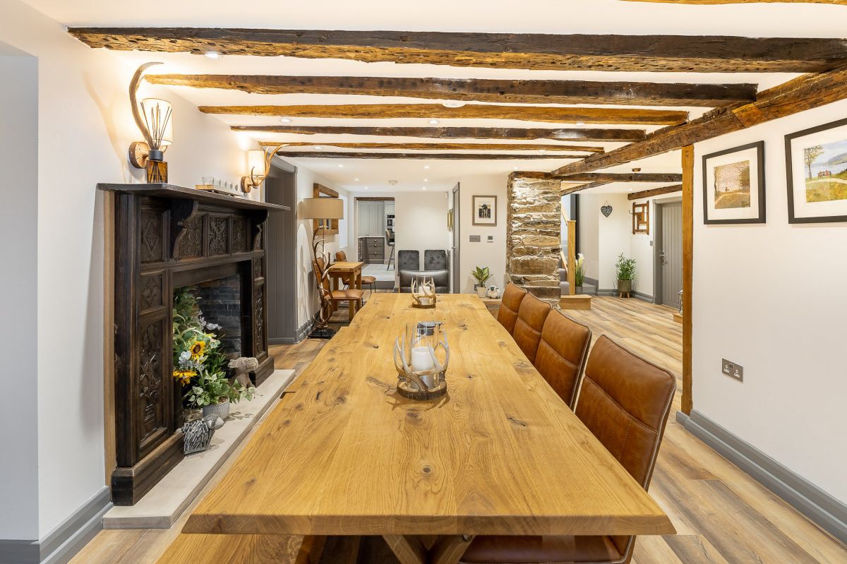Low House, listing photograph 9